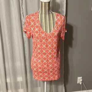 Mudd. Ladies Large Vneck Tshirt